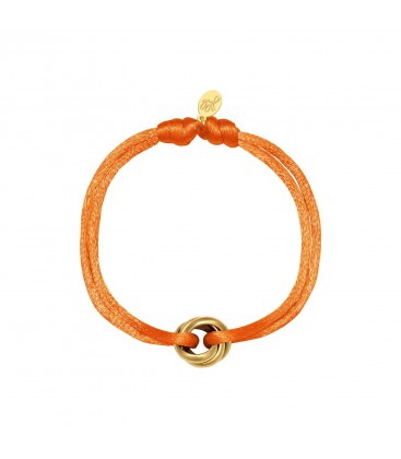 Armband met oranje satijnen koord en goudkleurige ringen