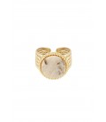 Goudkleurige ring met een beige natuursteentje