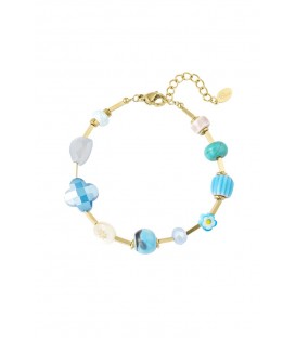 Goudkleurige armband met blauwe kralen