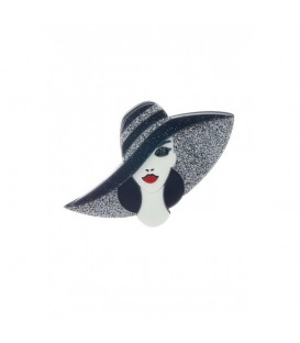 Zwarte dame broche met een mooie hoed met grijze glitter